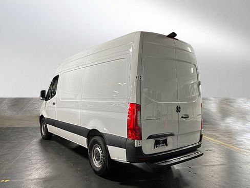 Used 2025 Mercedes-Benz Sprinter 2500 image 5