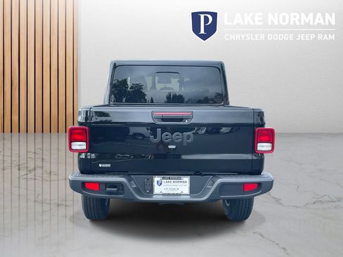 New 2025 Jeep Gladiator Sport image 8