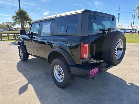 New 2025 Ford Bronco 4-Door image 5