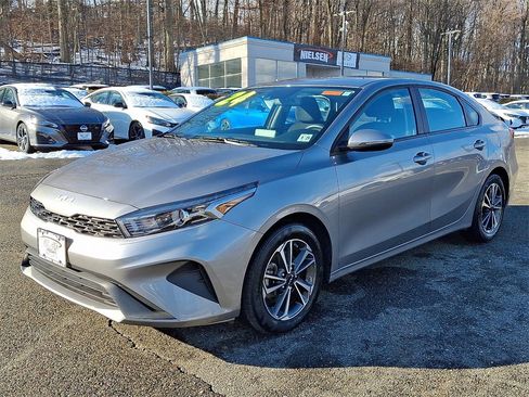 Used 2024 Kia Forte LXS w/ LXS Technology Package image 3