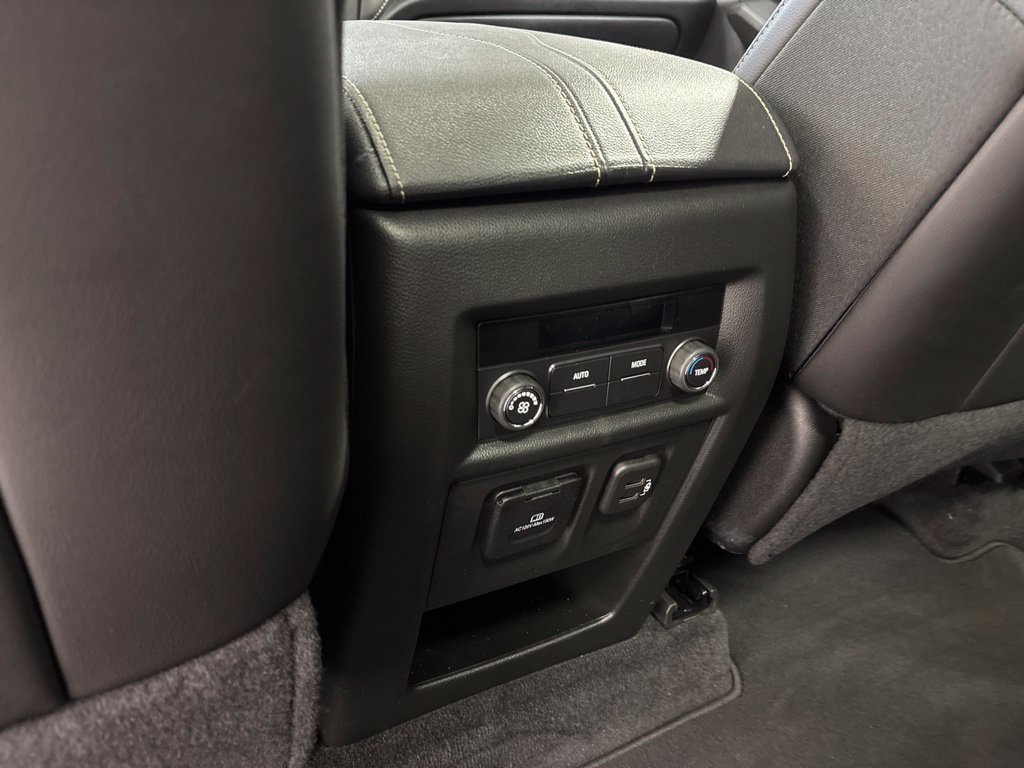 Used 2023 Chevrolet Traverse LT w/ LT Premium Package AWD/4WD image 50