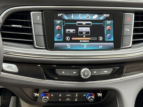 Used 2018 Buick Enclave Essence image 19