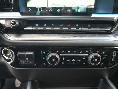 Used 2024 Chevrolet Silverado 2500 LTZ w/ LTZ Plus Package image 28