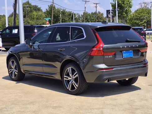 Used 2021 Volvo XC60 T5 Momentum w/ Premium Package FWD image 4