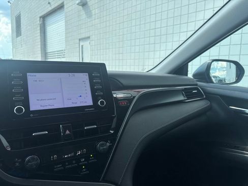 Used 2022 Toyota Camry SE FWD image 16