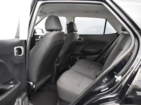 Used 2023 Hyundai Venue SE image 15