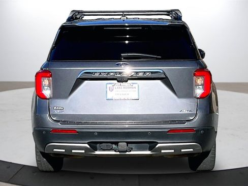 Used 2022 Ford Explorer XLT w/ Equipment Group 202A image 8