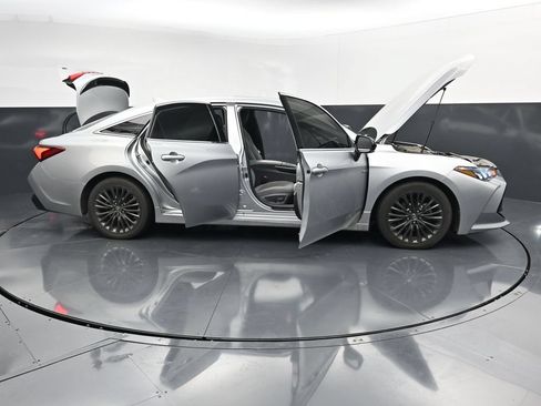 Used 2020 Toyota Avalon XSE FWD image 33