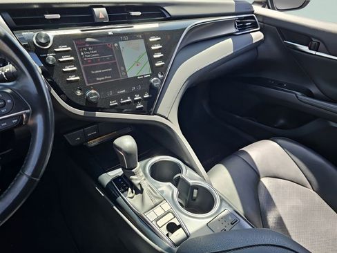 Used 2020 Toyota Camry XSE image 32