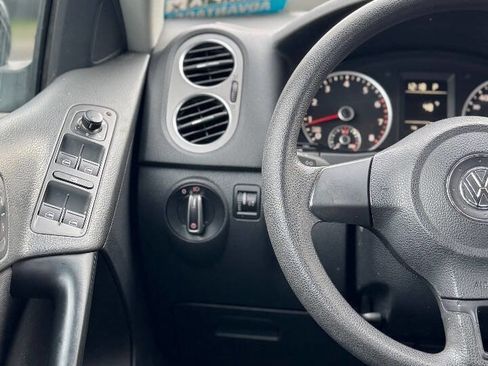 Used 2011 Volkswagen Tiguan S image 14