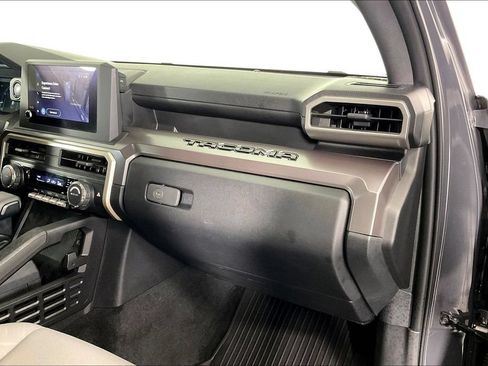 Used 2025 Toyota Tacoma SR5 AWD/4WD image 21