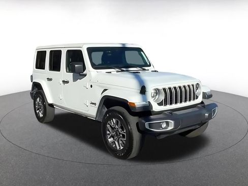 Used 2025 Jeep Wrangler Sahara image 2