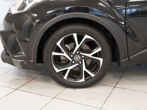 Used 2018 Toyota C-HR XLE image 17