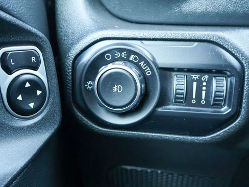 Used 2020 Jeep Wrangler Unlimited Sahara image 18