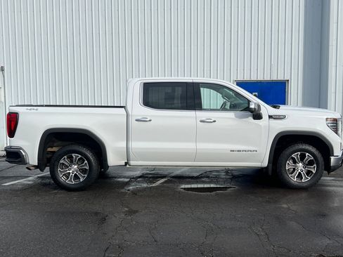 Used 2024 GMC Sierra 1500 SLT image 3