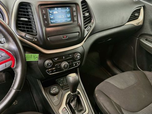 Used 2016 Jeep Cherokee Latitude AWD/4WD image 25