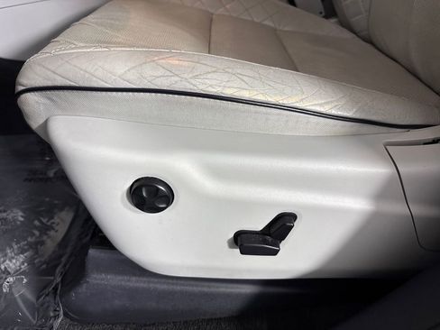 Used 2018 Jeep Grand Cherokee Summit image 9