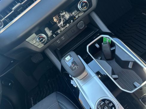 New 2026 Mitsubishi Outlander AWD image 18