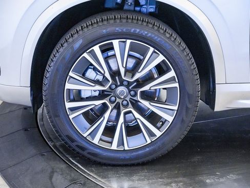 Used 2020 Volvo XC90 T5 Momentum w/ Protection Package Premier AWD/4WD image 10