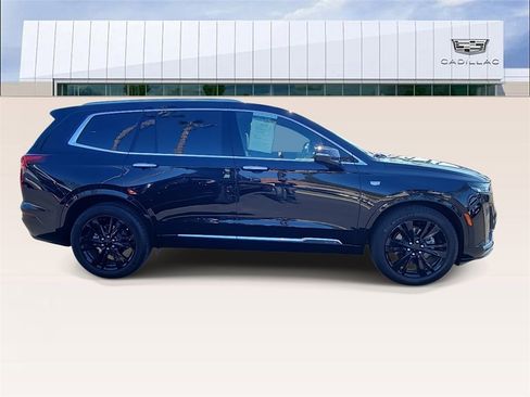 Certified 2023 Cadillac XT6 Premium Luxury image 9