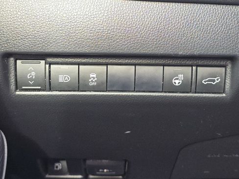 Used 2021 Toyota Venza XLE w/ Softex Package image 16