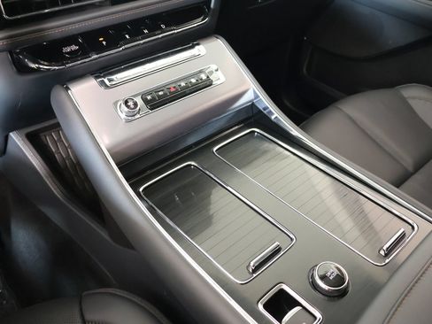 New 2026 Lincoln Aviator AWD image 8
