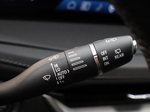 Used 2025 Cadillac XT4 Premium Luxury image 36