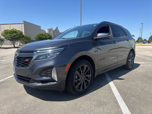 Used 2022 Chevrolet Equinox RS w/ RS Leather Package image 2