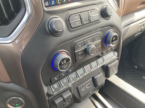 Used 2022 Chevrolet Silverado 2500 High Country w/ Z71 Off-Road Package image 33