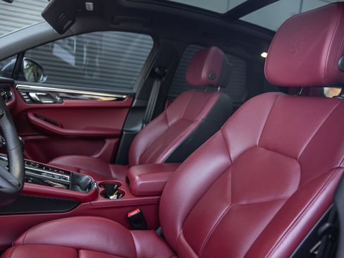 Certified 2024 Porsche Macan Turbo AWD/4WD image 5
