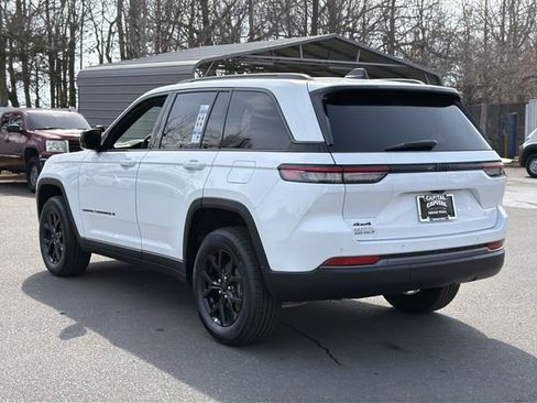 New 2026 Jeep Grand Cherokee Altitude AWD/4WD image 11