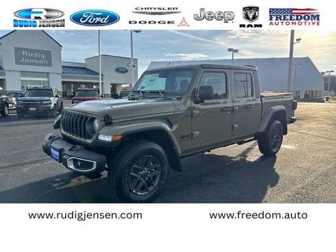 New 2025 Jeep Gladiator Sport w/ Dual Top Group image 1