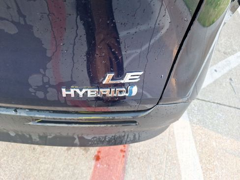 Used 2024 Toyota Sienna LE image 12