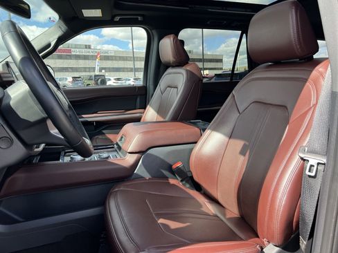Used 2024 Ford Expedition Limited image 13