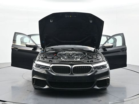 Used 2019 BMW M550i xDrive image 41