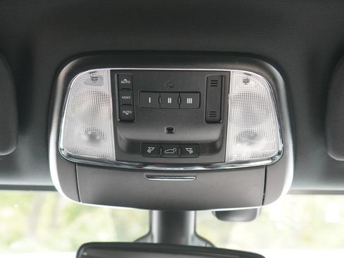 Used 2020 Jeep Grand Cherokee Limited w/ Premium Lighting Group AWD/4WD image 27