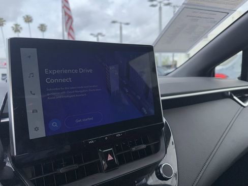 Used 2025 Toyota Corolla SE w/ SE Premium Package image 16