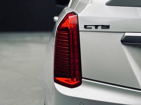 Used 2018 Cadillac CTS Luxury RWD image 15