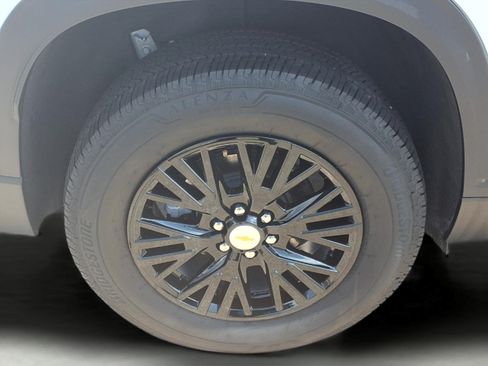 Used 2026 Chevrolet Traverse LT FWD image 9