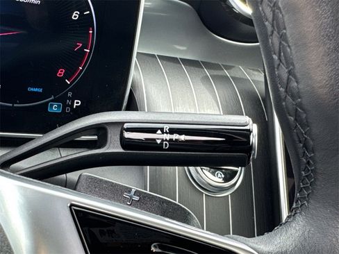 Used 2024 Mercedes-Benz GLC 300 4MATIC image 29