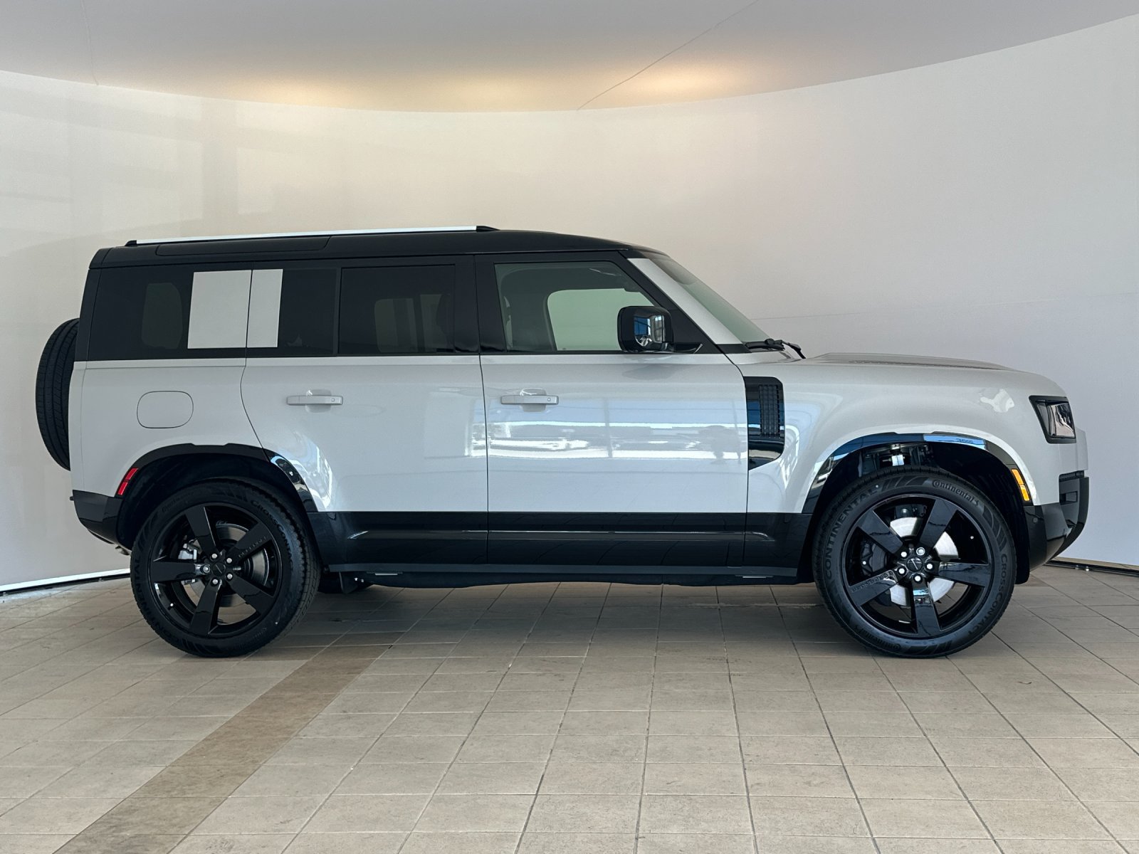 New 2026 Land Rover Defender 110 X-Dynamic SE AWD/4WD image 7