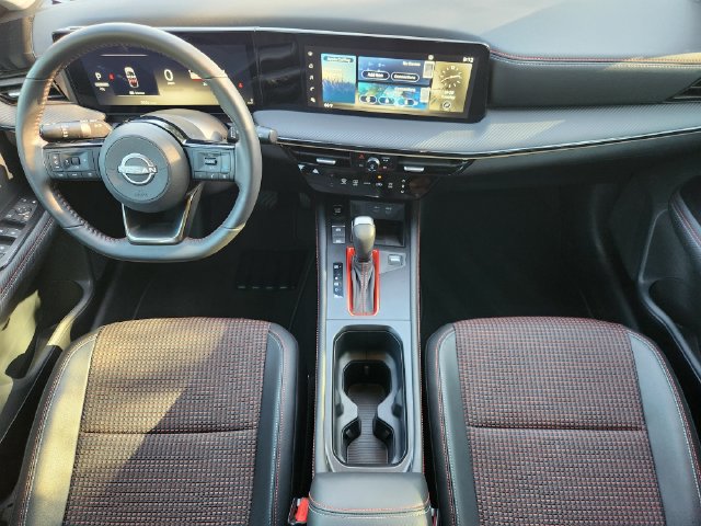 Used 2025 Nissan Kicks SR FWD image 23