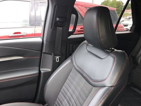 Used 2025 Ford Explorer ST-Line w/ ST-Line Street Pack AWD/4WD image 24