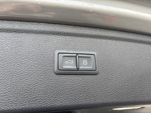 Used 2019 Audi SQ5 Prestige w/ Prestige Package image 23