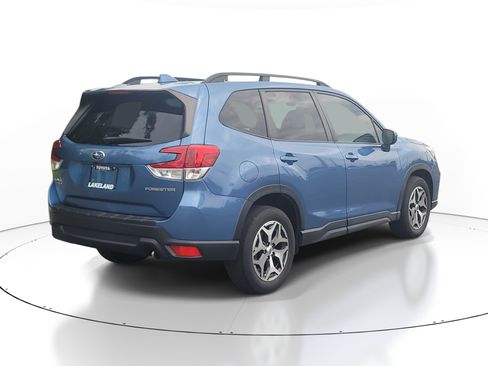 Used 2020 Subaru Forester Premium AWD/4WD image 7
