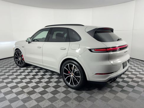 Used 2026 Porsche Cayenne S image 3