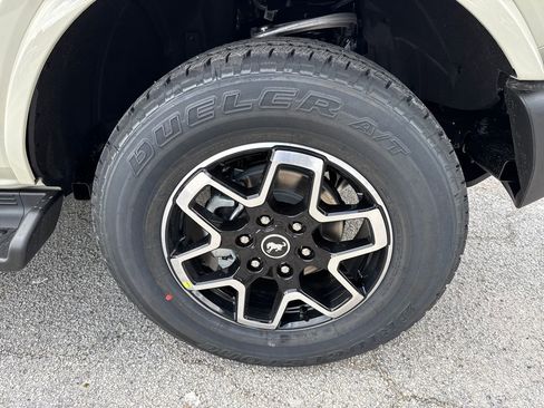 New 2025 Ford Bronco Outer Banks image 11