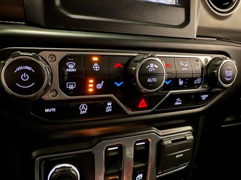 Used 2023 Jeep Wrangler Sport S image 28