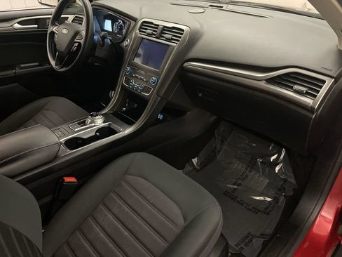 Used 2020 Ford Fusion SE FWD image 21