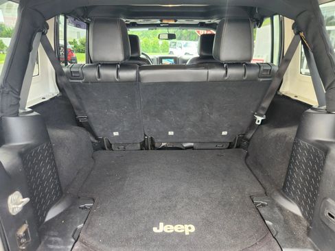 Used 2016 Jeep Wrangler Unlimited Sahara w/ Dual Top Group AWD/4WD image 45